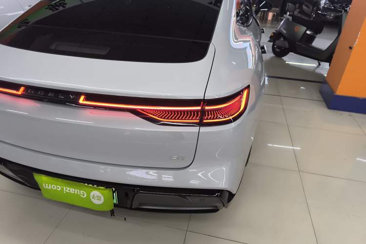 Used Geely Galaxy E8 2025 700 km Long-Range Intelligent Driving Version Right Rear Taillight