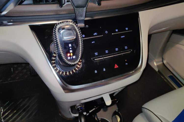 Used Buick GL8 2022 Land Business Class 652T Luxury Model
