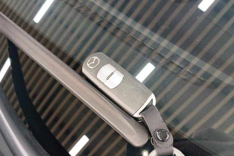 Used Mazda 3 Axela 2017 Hatchback 2.0L Automatic Luxury Model China VI Standard