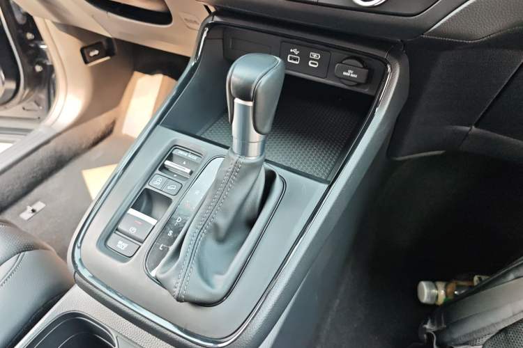 Used Honda Breeze 2023 240TURBO Two-Wheel-Drive Luxury Edition 5 Seats Gear Lever