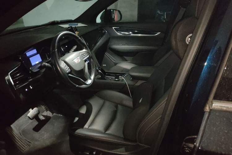 Used Cadillac XT6 2022 2.0T Six-Seater Two-Wheel-Drive Luxury Version
