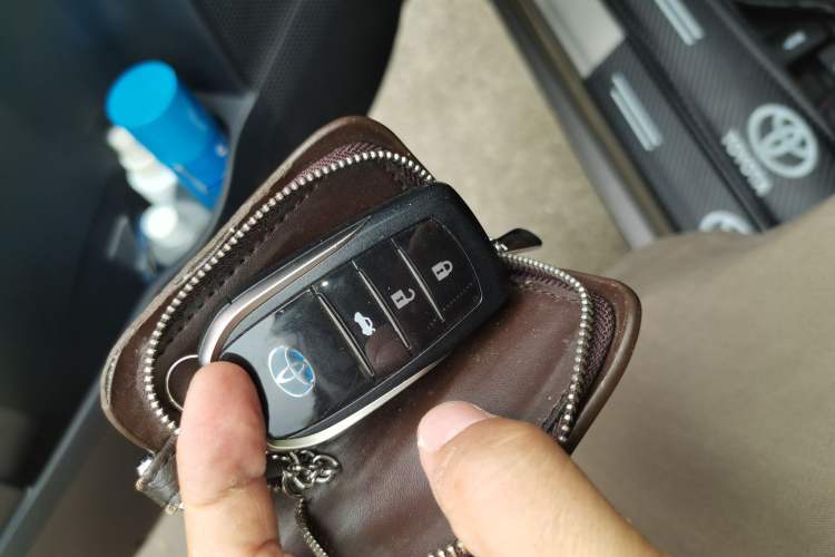 Used Toyota Corolla 2018 Dual-Engine 1.8L E-CVT Smart Edition
