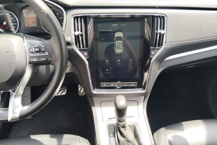 Used Roewe RX5 2016 20T Two-Wheel Drive Automatic Internet Smart Edition
