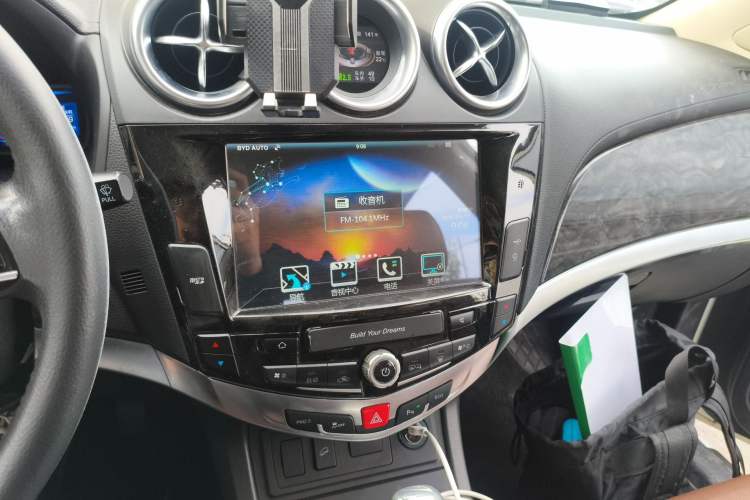 Used BYD S7 2016 2.0T Automatic Prestige Plus Audio And AC Panel