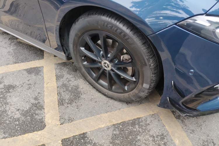 Used Mercedes-Benz A-Class 2019 A 200 L Sport Sedan Right Front Wheel Hub