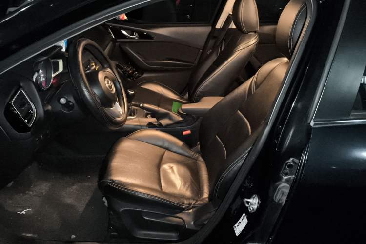 Used Mazda 3 Axela 2014 Sedan 1.5L Manual Comfort Model