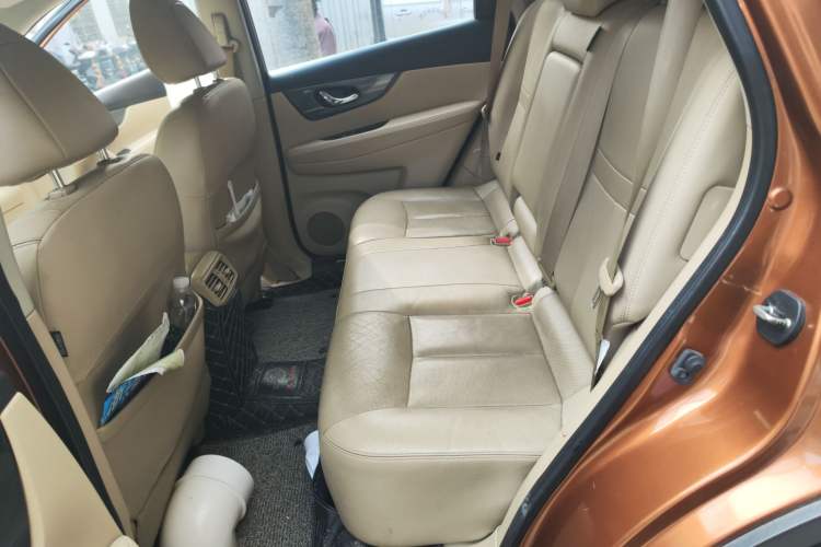 Used Nissan X-Trail 2014 2.5L CVT Leading Edition 4WD
