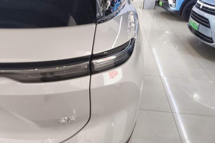 Used Nio ES6 2025 75 kWh Right Rear Taillight