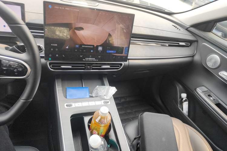 Used Chery Fengyun A8L 2025 1.5 TGDI 145 km Luxury Version Audio And AC Panel