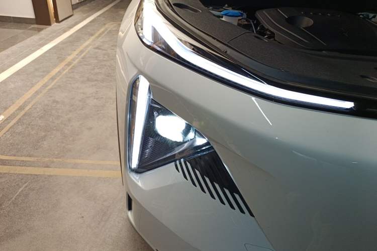 Used Geely Galaxy L7 2024 1.5T 115 km PLUS Dragon Edition Right Front Headlight