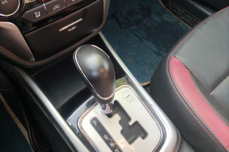 Used CHANGAN Eado 2015 1.6L Automatic Junku Model China IV Standard Gear Lever