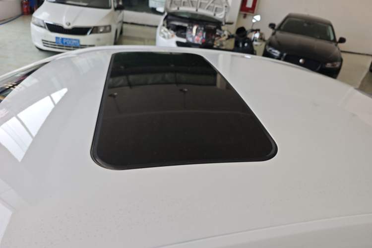 Used Roewe i5 2023 1.5L CVT Luxury Edition Roof