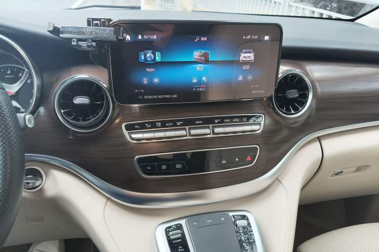 Used Mercedes-Benz V-Class 2022 V 260 Avantgarde Edition Audio And AC Panel