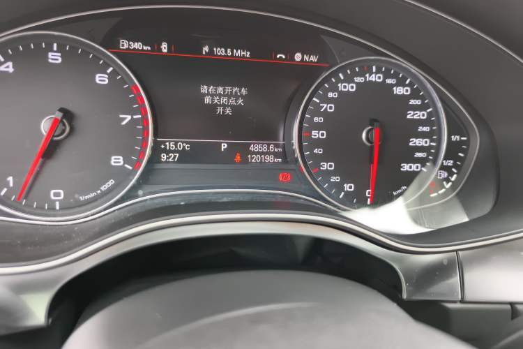 Used Audi A7 2014 35 FSI quattro Technology Edition Odometer Close Up