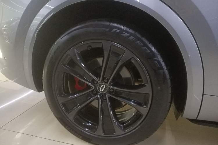 Used Hima AITO M8 2025 Extended-Range Ultra Version 53.4 kWh 5-Seater Edition
