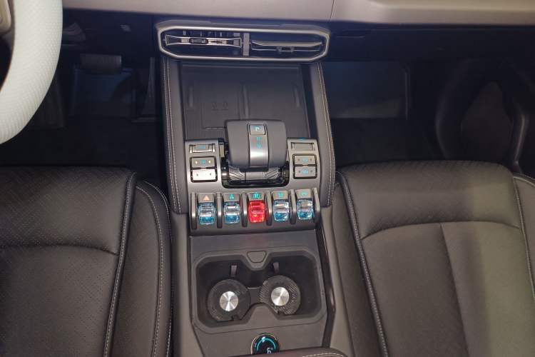 Used Formula Leopard Titanium 3 2025 501KM All-Wheel Drive Intelligent Driving Ultra Version
