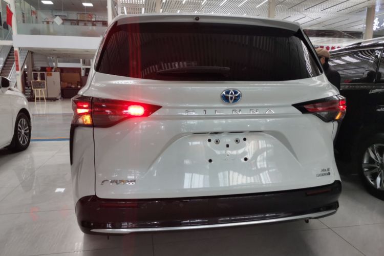 Used Toyota SIENNA 2021 2.5L Hybrid Luxury Edition Rear