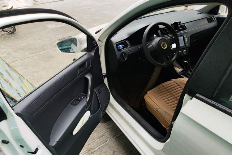 Used Volkswagen Santana 2015 1.6L Automatic Fashion Edition Driver Seat