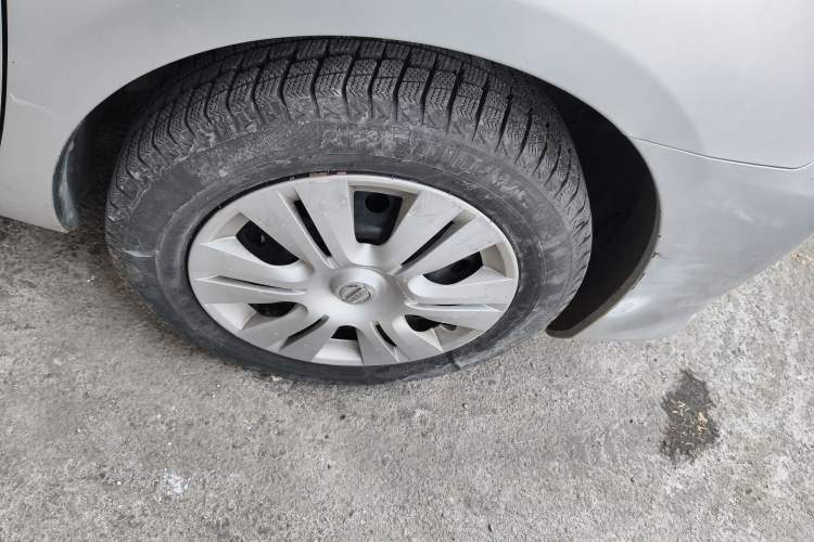 Used Nissan Livina 2013 1.6XE Manual Comfort Edition Right Front Wheel Hub