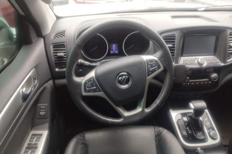 Used Foton Savana 2017 2.0T Automatic All-Wheel Drive Gasoline Flagship 7-Seater Steering Wheel