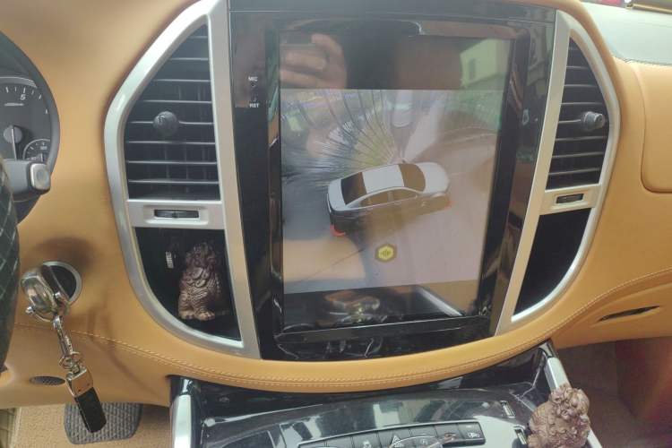 Used Mercedes-Benz Vito 2021 2.0T Elite Version 7 Seats Audio And AC Panel