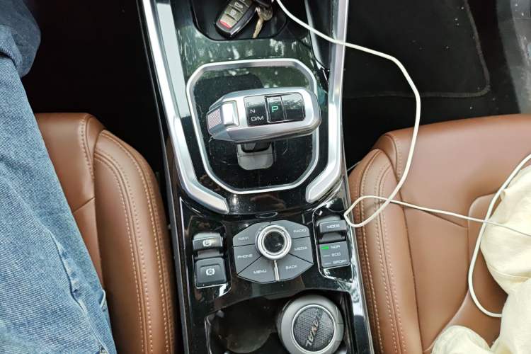 Used Haval H6 2017 Red Label 2.0T Automatic Two-Wheel Drive ZhiShang Model