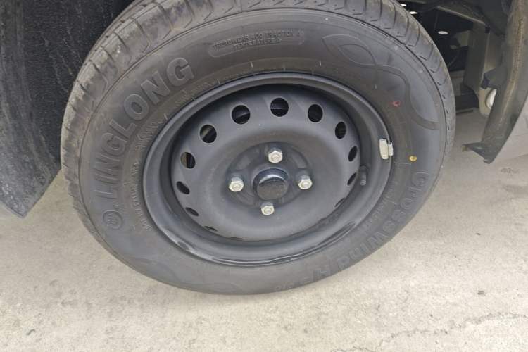 Used Wuling Hongguang New Energy 2024 All-Electric Model 300KM Standard Version Exterior 5