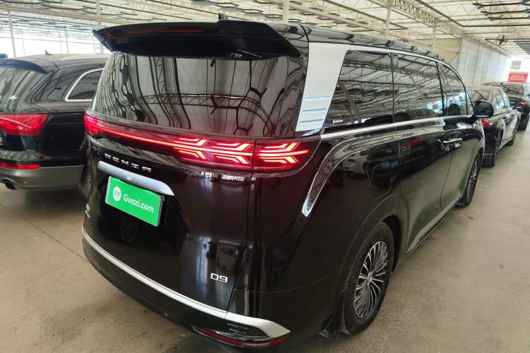 Used Denza D9 2022 DM-i 970 Four-Wheel Drive Prestige Model
