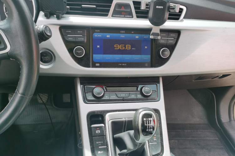 Used Geely Auto Emgrand X7 Sport 2016 2.0L Manual ZhiShang Version Audio And AC Panel