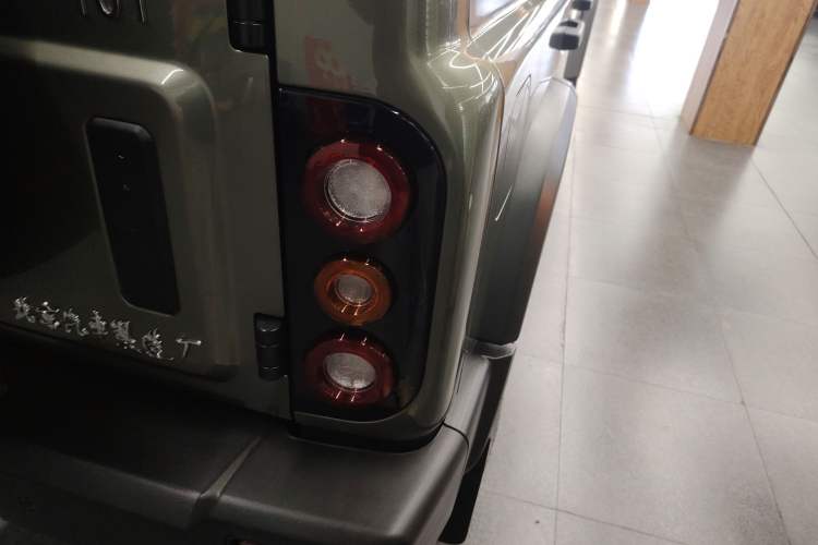 Used 212 T01 2024 2.0T Explorer
