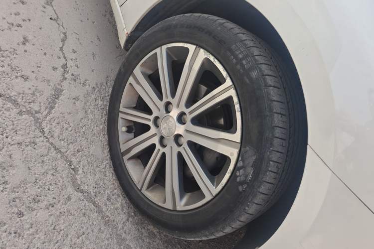 Used Peugeot 408 2014 1.8L Automatic Luxury Edition Right Front Wheel Hub