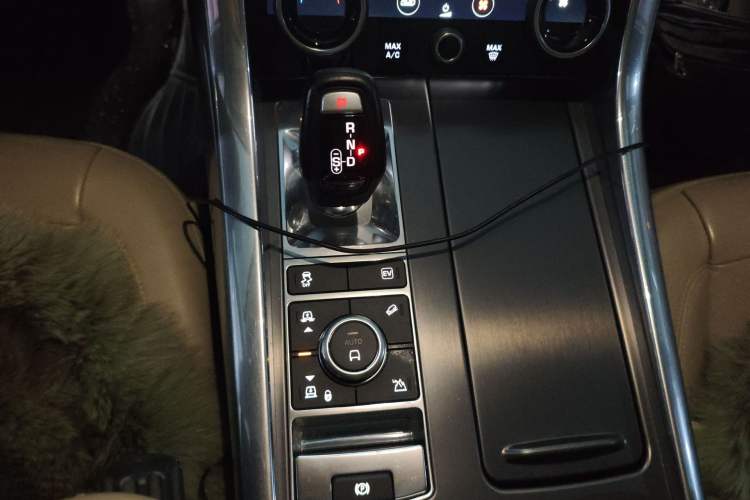 Used Land Rover Range SportNew Energy 2021 P400e SE Gear Lever
