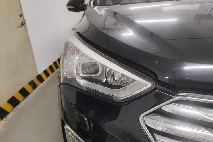 Used Hyundai Grand SantaFe 2013 2.2T 7-Seater Four-Wheel-Drive Flagship Edition Right Front Headlight