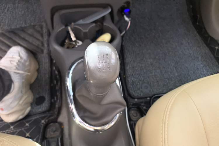 Used Nissan Sunny 2011 1.5XE Manual Comfort Edition Gear Lever