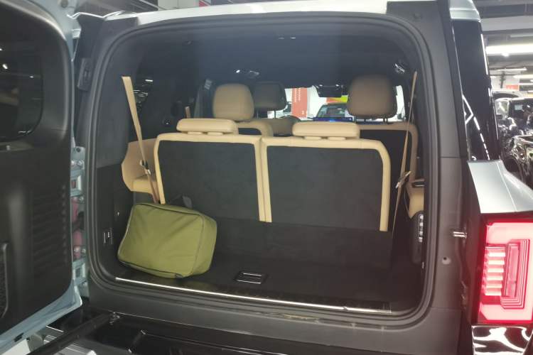 Used Formula Leopard 8 2025 Smart & Brave Flagship Edition 6 Seats