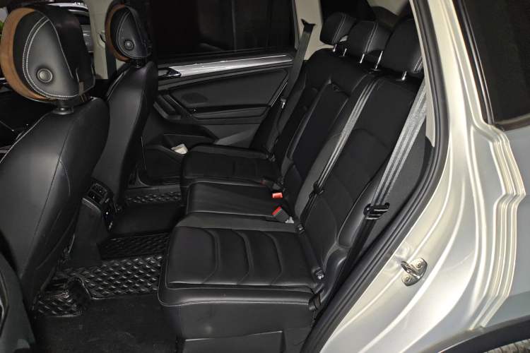 Used Volkswagen Tiguan L 2021 330TSI Automatic Two-Wheel Drive R-Line Enhanced Edition Left Rear Seat