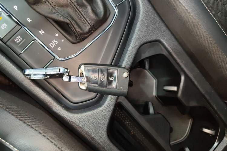 Used Volkswagen Tiguan L 2020 330TSI Automatic Two-Wheel Drive Luxury Edition China VI Standard
