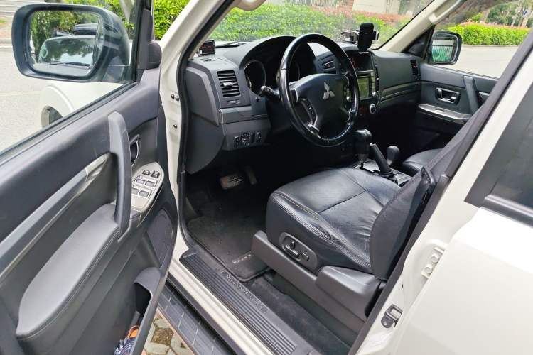 Used Mitsubishi Pajero 2014 3.0L Elite Upgrade Edition
