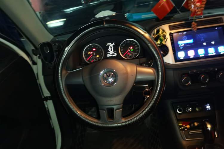 Used Volkswagen Tiguan 2017 300TSI Automatic Two-Wheel Drive Silk Road Luxury Edition Steering Wheel