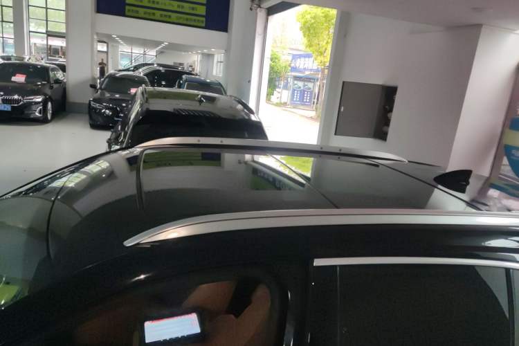 Used Cadillac XT4 2022 28T Two-Wheel Drive Prestige Version Roof