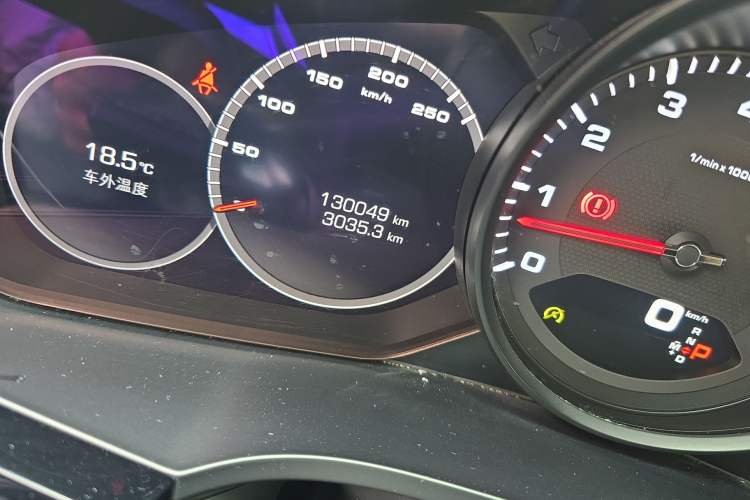 Used Porsche Cayenne 2018 Cayenne 3.0T Odometer Close Up