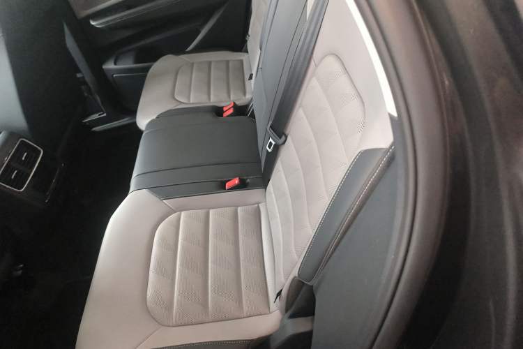 Used Volkswagen Tavendor 2024 330TSI Luxury Touring - All-Inclusive Edition Left Rear Seat