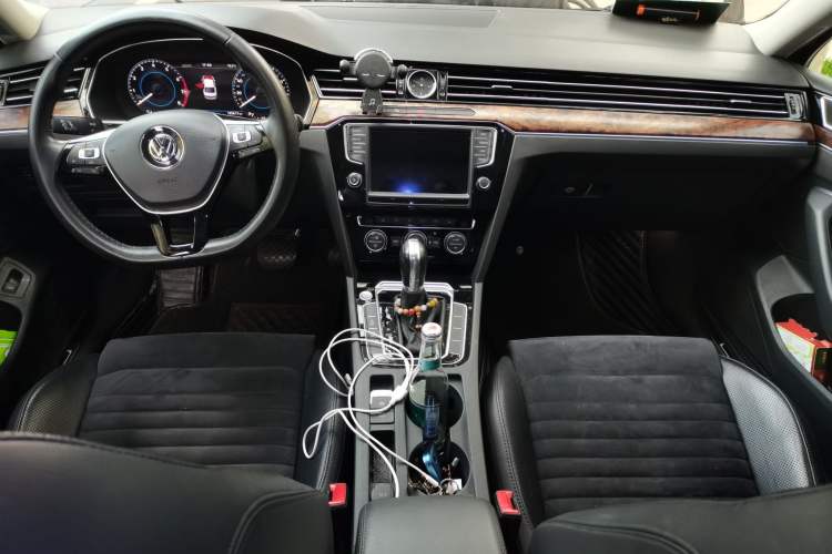 Used Volkswagen Magotan 2017 330TSI DSG Luxury Model Center Console