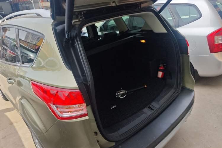 Used Ford Kuga 2015 2.0L GTDi Four-Wheel-Drive Sport Model Trunk