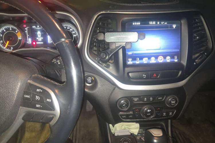 Used Jeep Cherokee 2016 2.4L Professional Edition
