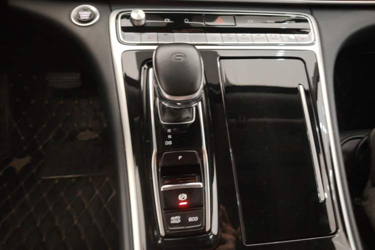 Used GAC Trumpchi M8 2021 Lingxiu Series 390T Ultimate Edition Gear Lever