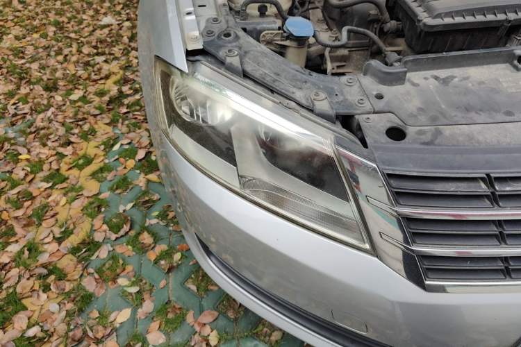 Used Volkswagen Lavida 2013 Revised Classic 1.6L Automatic Fashion Edition Right Front Headlight