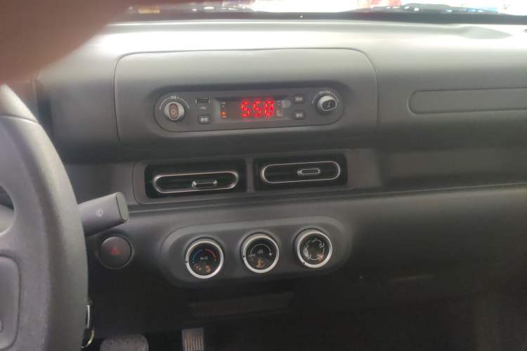 Used Wuling Zhiguang New Energy 2025 Comfort Model Audio And AC Panel