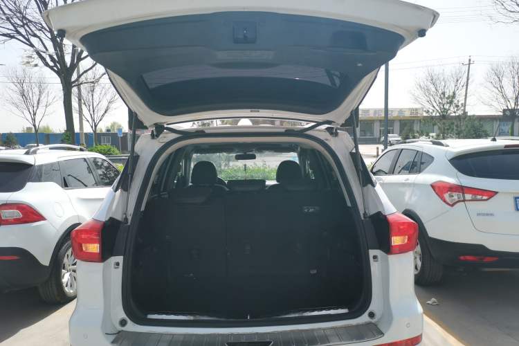 Used Haval M6 2017 1.5T Automatic Two-Wheel Drive Elite Model Trunk