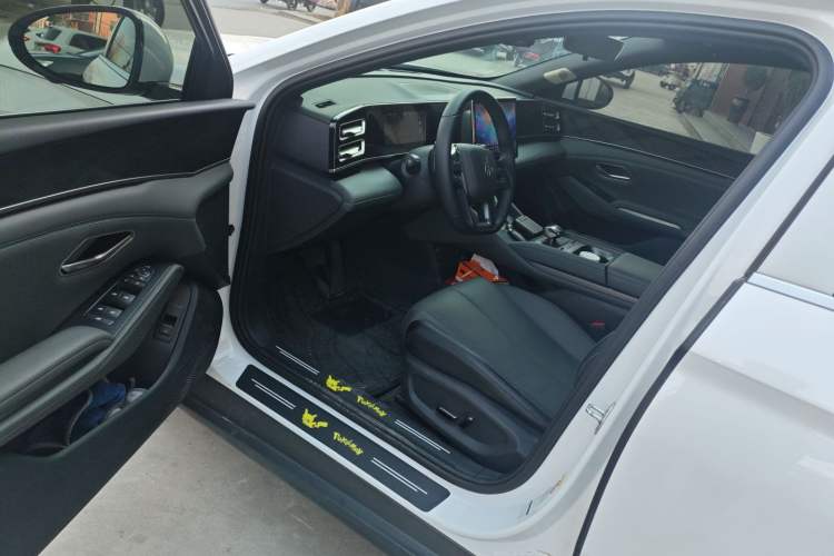 Used BYD Qin L 2025 DM-i Smart Drive 120KM Superior Model
